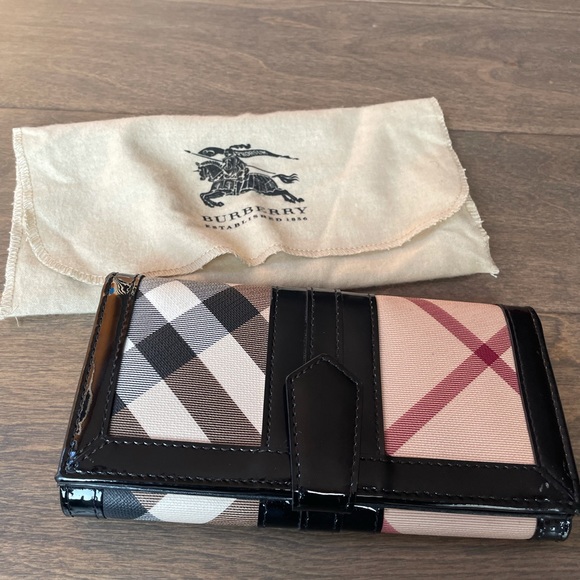 AUTHENTIC Burberry tote + wallet combo - Picture 7 of 10